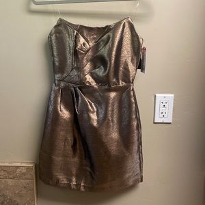 Short Gold strapless cocktail dress-